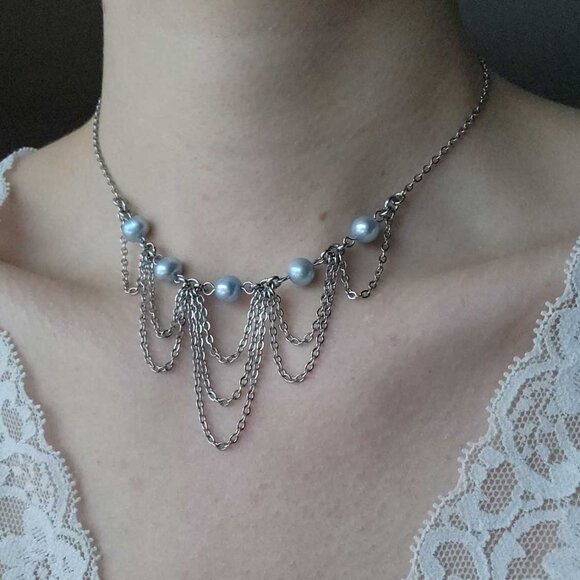 Vintage mermaid silver and blue pearls draped necklace with a small silver chain - Picture 1 of 12